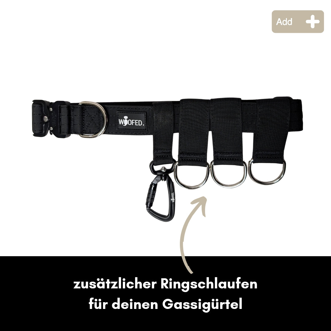Schwarze Gassigürtel‑Schlaufe mit drei silbernen D‑Ringen, Karabiner und Klickverschluss, Frontansicht