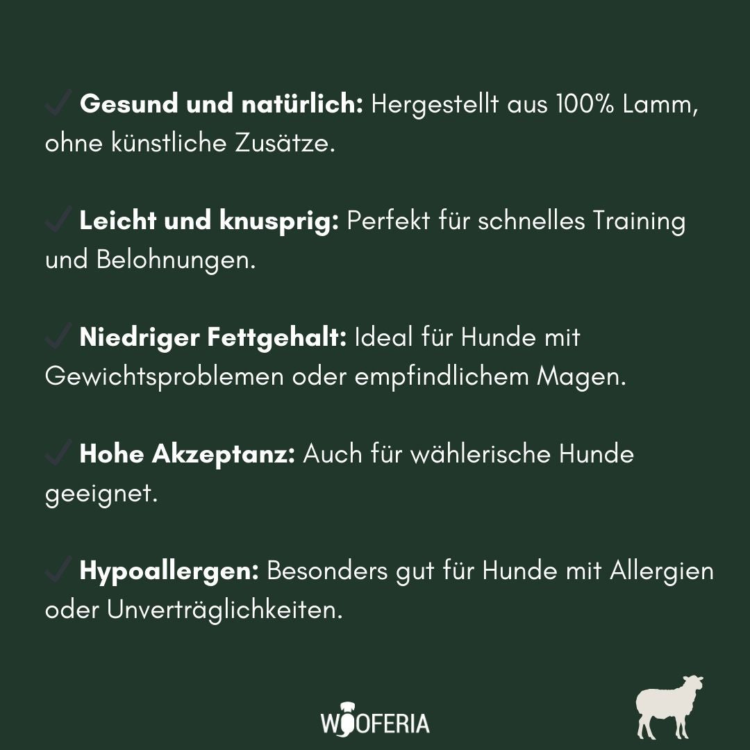 Dunkelgrüne Infografik mit weißen Vorteils‑Aufzählungen (gesund, knusprig, niedriger Fettgehalt, hypoallergen) und Schafsilou