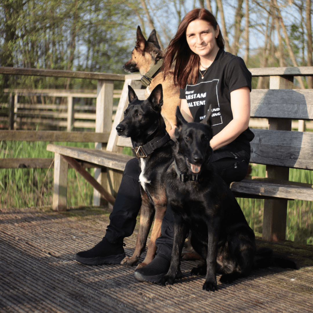 T-Shirt "Abstand halten, Hund im Training" - WOOFED.