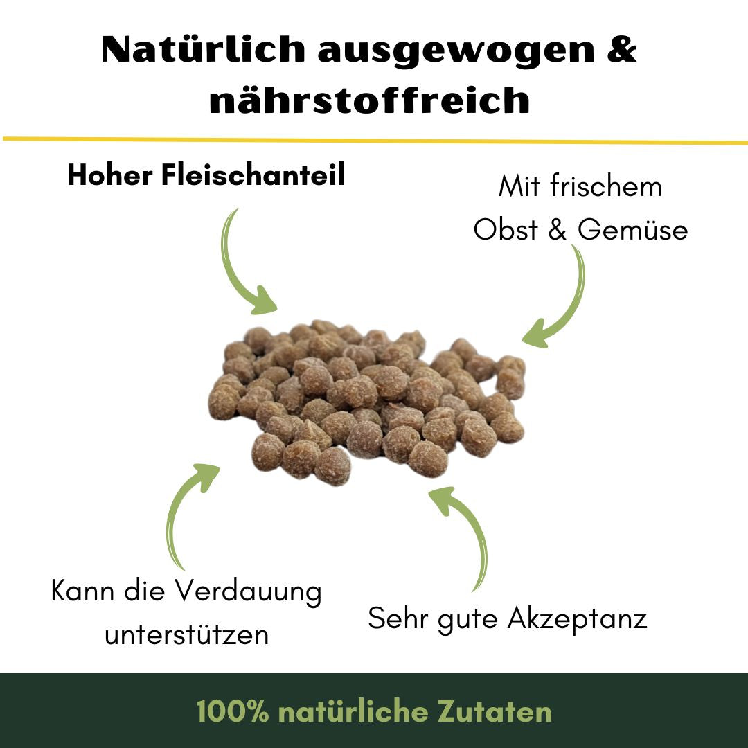 Enten Vital Softies – braune, runde Hundeleckerlis in Draufsicht auf weißem Hintergrund mit grünen Pfeilgrafiken