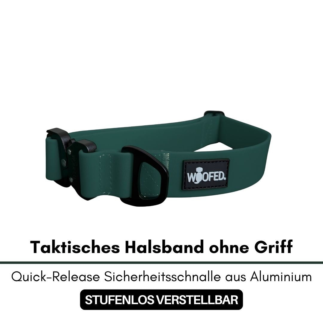 Taktisches Hunting‑Green Hundehalsband von WOOFED, seitliche Ansicht mit schwarzer Quick‑Release‑Schnalle, D‑Ring und Logo‑P
