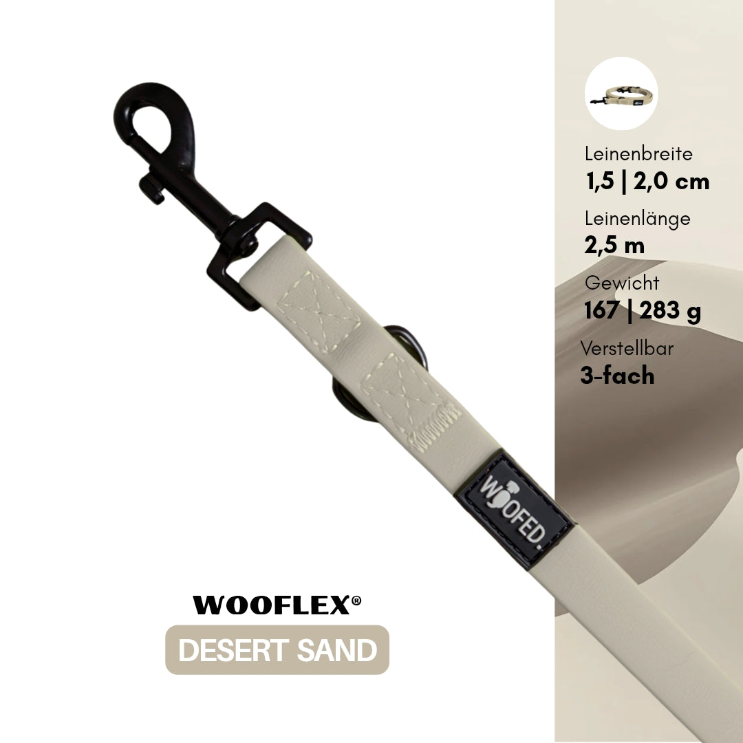 Diagonalaufnahme einer verstellbaren Führleine in Desert Sand mit schwarzem Karabinerhaken und WOOFLEX-Label