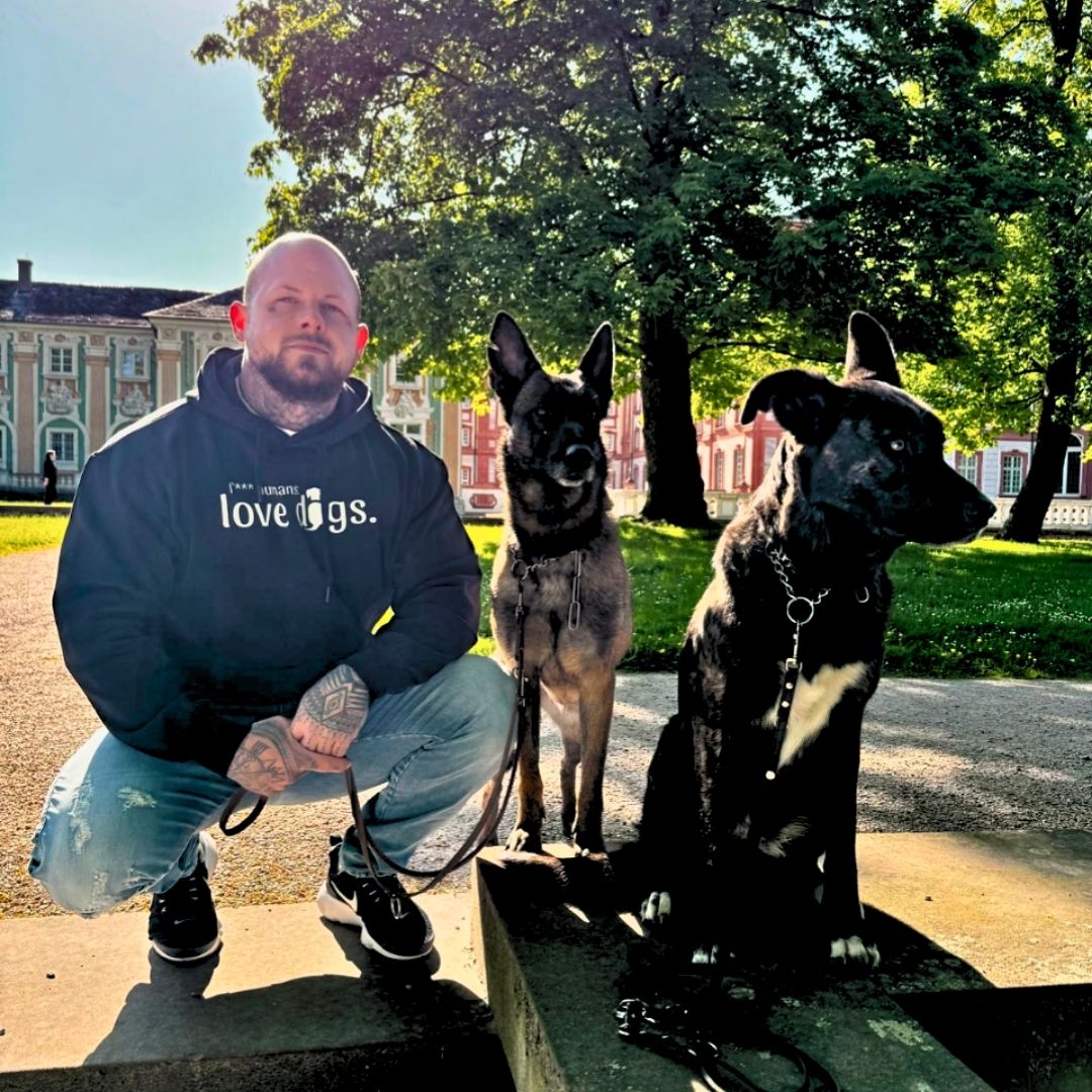 Hoodie Unisex "F*** humans love dogs" Schwarz