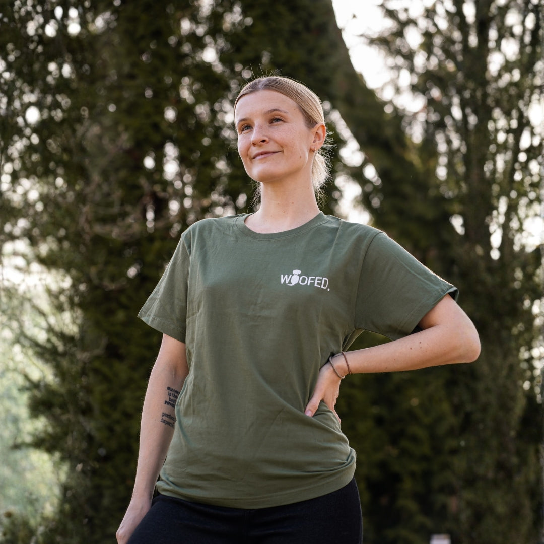 T-Shirt "Life is better with dogs" Unisex Grün