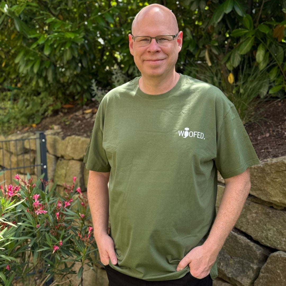 T-Shirt "Life is better with dogs" Unisex Grün