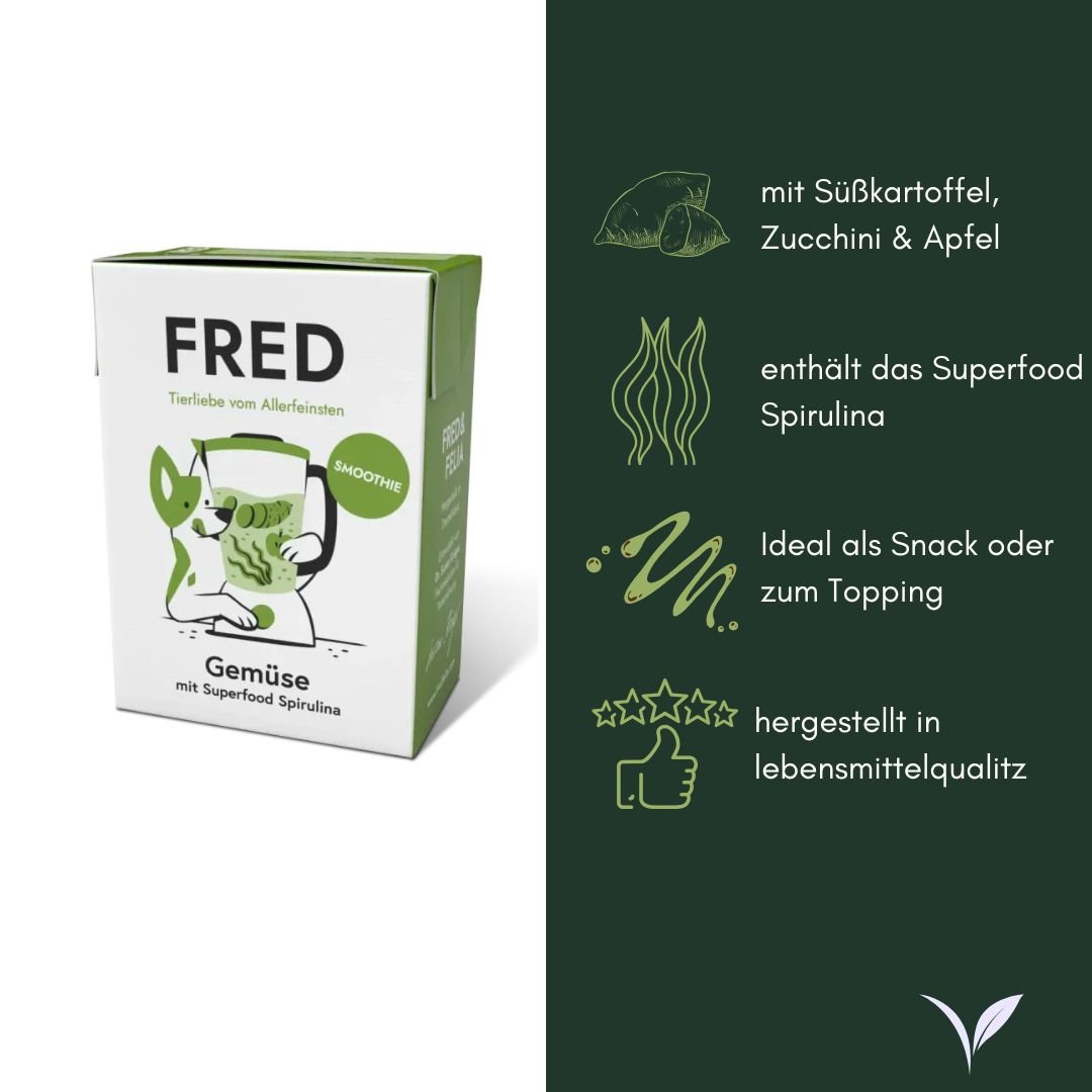Schräg vorn gezeigte weiße-grüne Packung 'FRED' Gemüse-Smoothie mit Spirulina, Hund-Illustration auf der Vorderseite