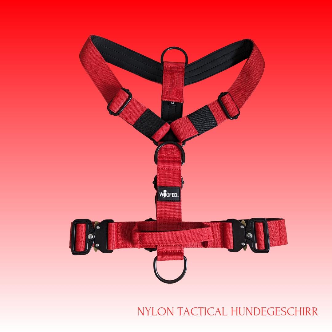 Nylon Tactical Hundegeschirr in Rot, stufenlos verstellbar, weich gepolstert, Brust- und Rückenringe, taktische Sicherheitsverschlüsse