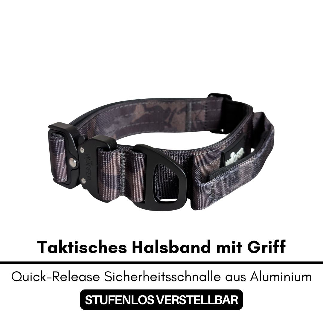 Nylon-Halsband in Black-Camo mit schwarzer Quick-Release-Aluschnalle und integriertem Griff, schräg frontal gezeigt