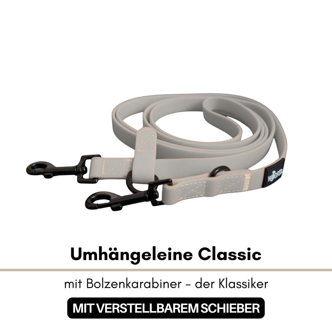 WOOFLEX Umhängeleine Desert Sand, hellbeige, aufgerollt mit zwei schwarzen Bolzenkarabinern und angenähter Schlaufe