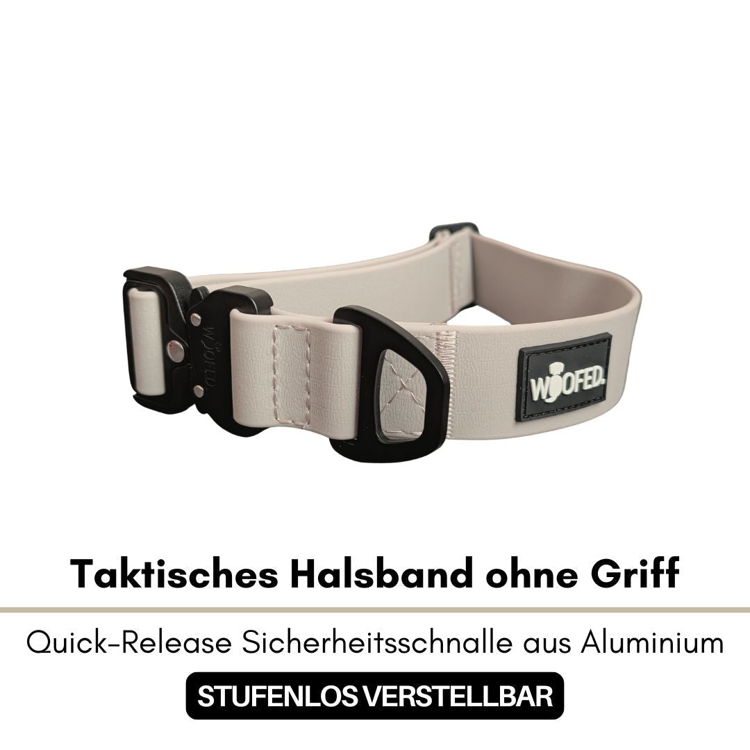 Beiges WOOFED Hundehalsband (Desert Sand), seitliche Ansicht mit schwarzer Schnellverschluss-Schnalle und D‑Ring