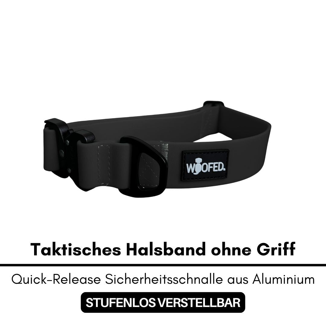 Taktisches schwarzes Hundehalsband, Seitenansicht mit Quick‑Release‑Schnalle, schwarzem D‑Ring und WOOFED-Label