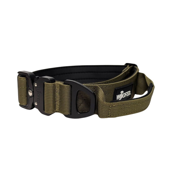 Taktisches olivgrünes Nylon-Halsband mit schwarzer Metall-Schnalle, gepolsterter Innenseite und Griff, Seitenansicht