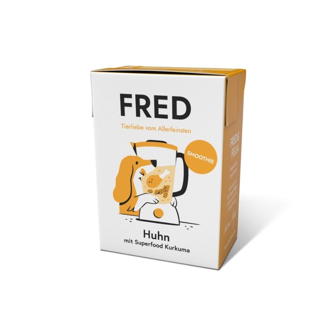 Weiße und orange Verpackung „FRED“ Smoothie Huhn mit Kurkuma, Illustration eines Hundes mit Mixer